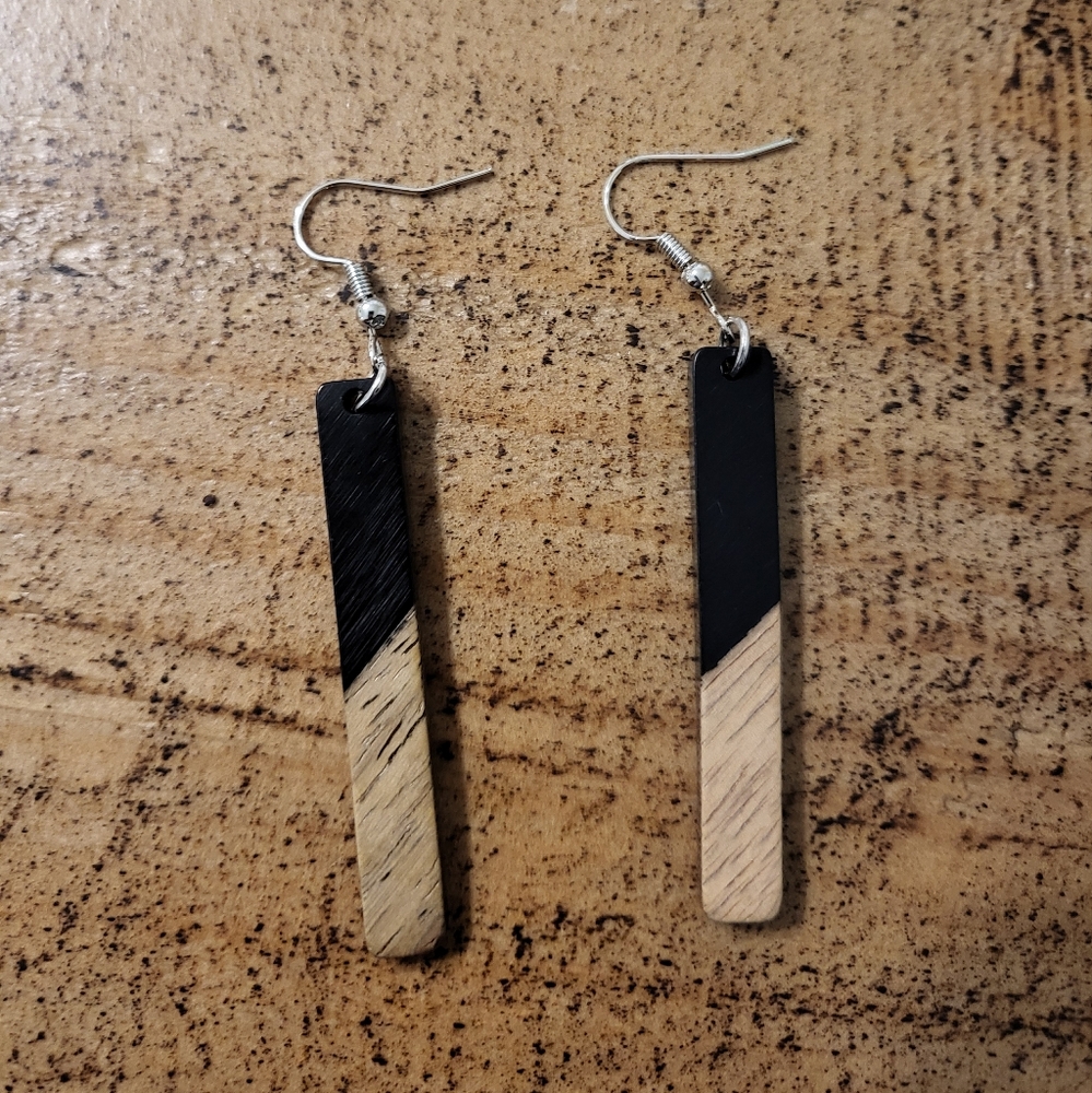 Stylish Black and Tan Dangle Earrings